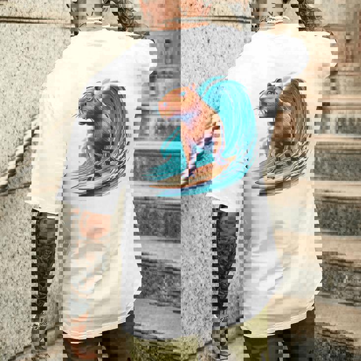 カッコイイ カピバラ サーファー サーフボード サーフィン メンズ レディース キッズ キャピー メンズTシャツ バックプリント 彼への贈り物