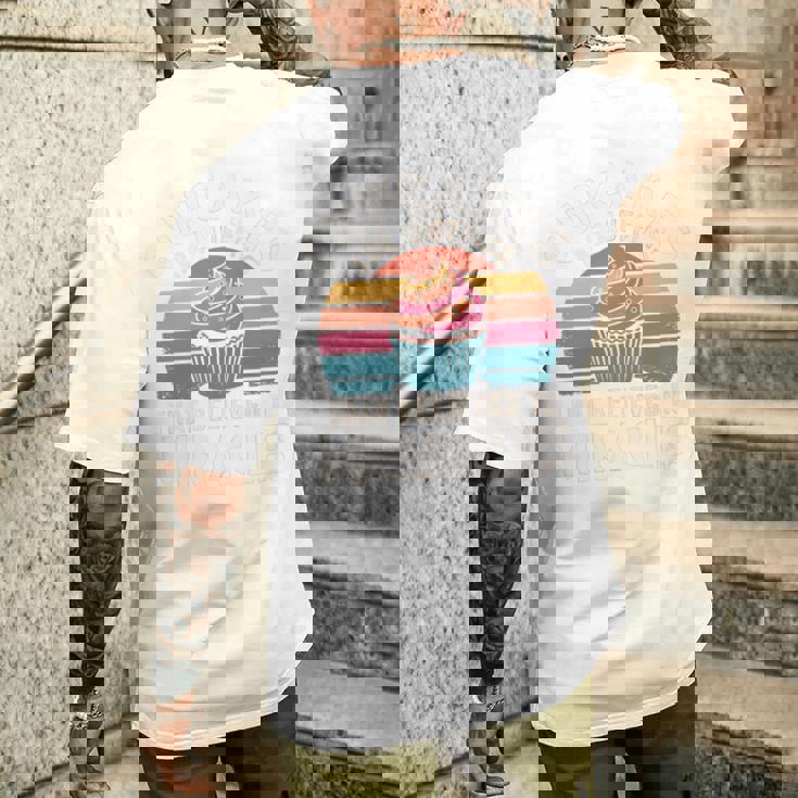 カップケーキは奇跡を信じたマフィンです レトロカップケーキ 長袖tシャツ メンズTシャツ バックプリント 彼への贈り物