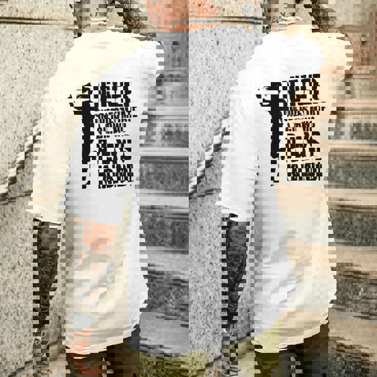 カヴァディを演じる少女を決して過小評価しない メンズTシャツ バックプリント 彼への贈り物