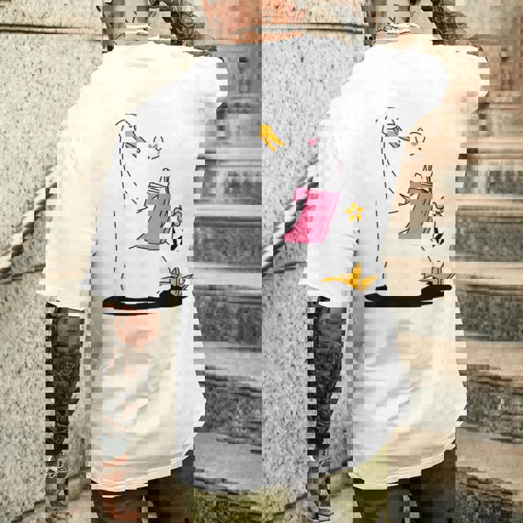 ガチョウ 読書本 ジョーク 面白い アヒル 愚かなしゃれ 読者 ユーモア メンズTシャツ バックプリント 彼への贈り物