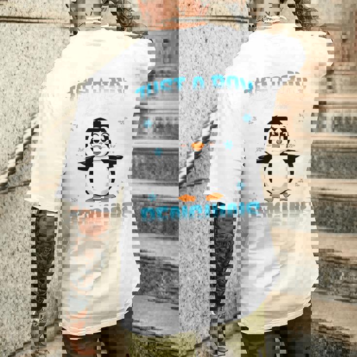 キッズ ペンギンが大好きな少年 キッズボーイズ ペンギン好き メンズTシャツ バックプリント 彼への贈り物