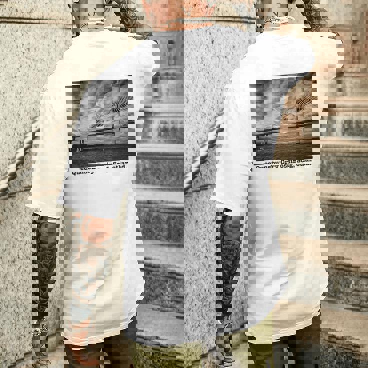 クイーンズベリークロッシング スコットランド 写真 風景 B&W ライト メンズTシャツ バックプリント 彼への贈り物