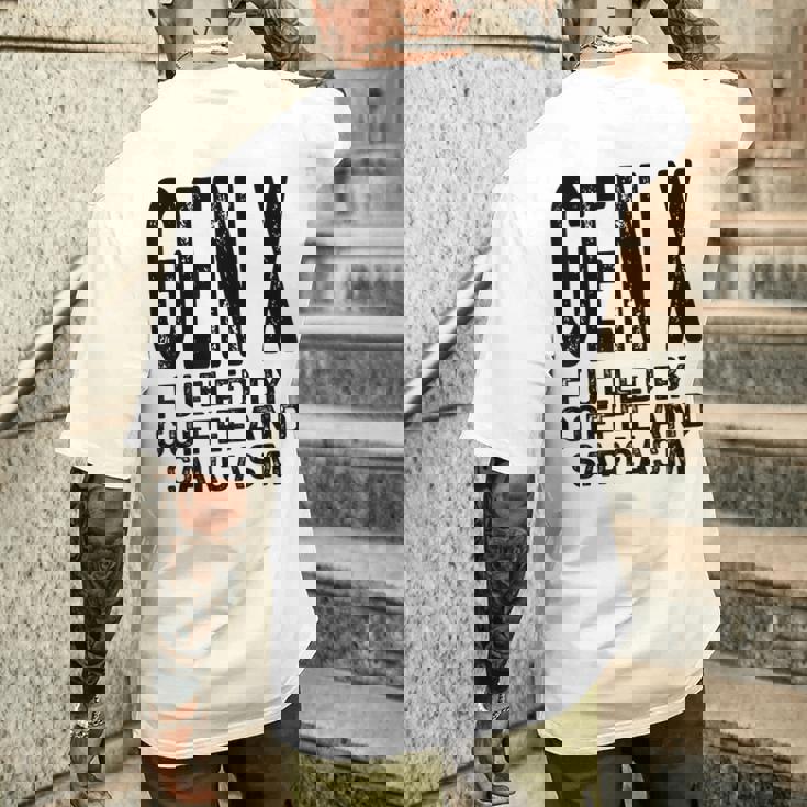 コーヒーと皮肉なユーモアに刺激された面白いジェネレーションx Gen X メンズTシャツ バックプリント 彼への贈り物