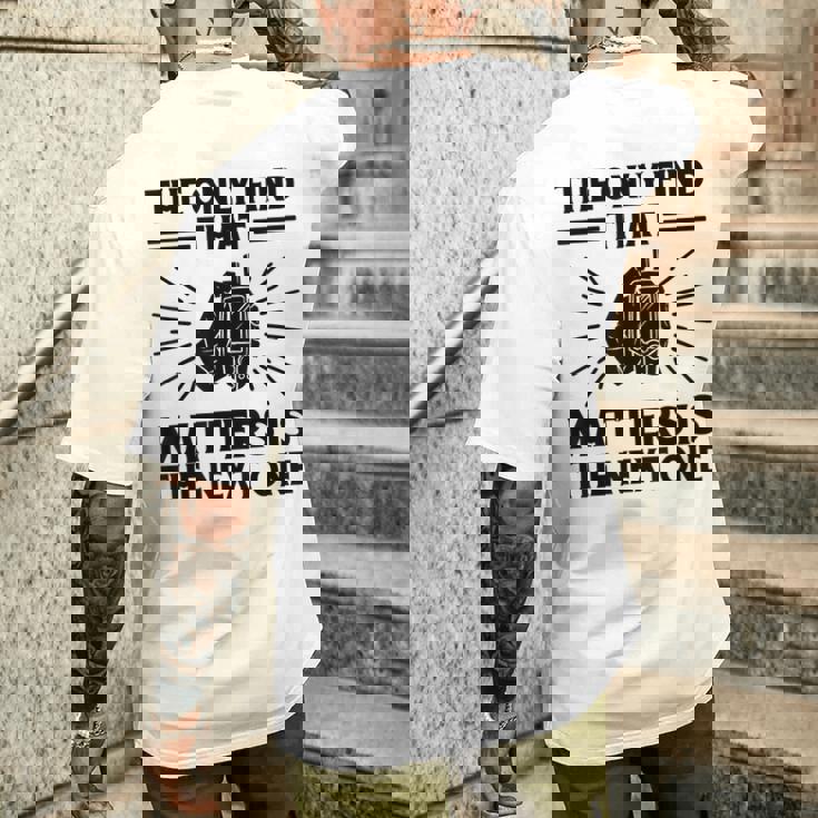 ジオキャッシング ジオキャッシュ 面白い ジオキャッシャー ジオキャッシャー ことわざ メンズTシャツ バックプリント 彼への贈り物