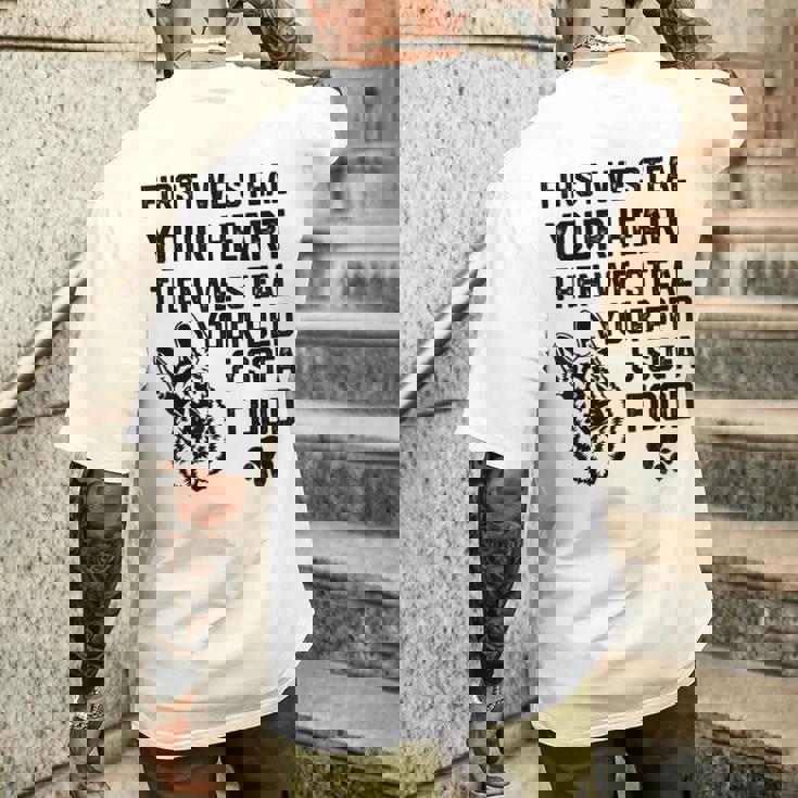 ジャーマン・シェパードはあなたの心を盗みますあなたのベッドとソファを盗みます メンズTシャツ バックプリント 彼への贈り物