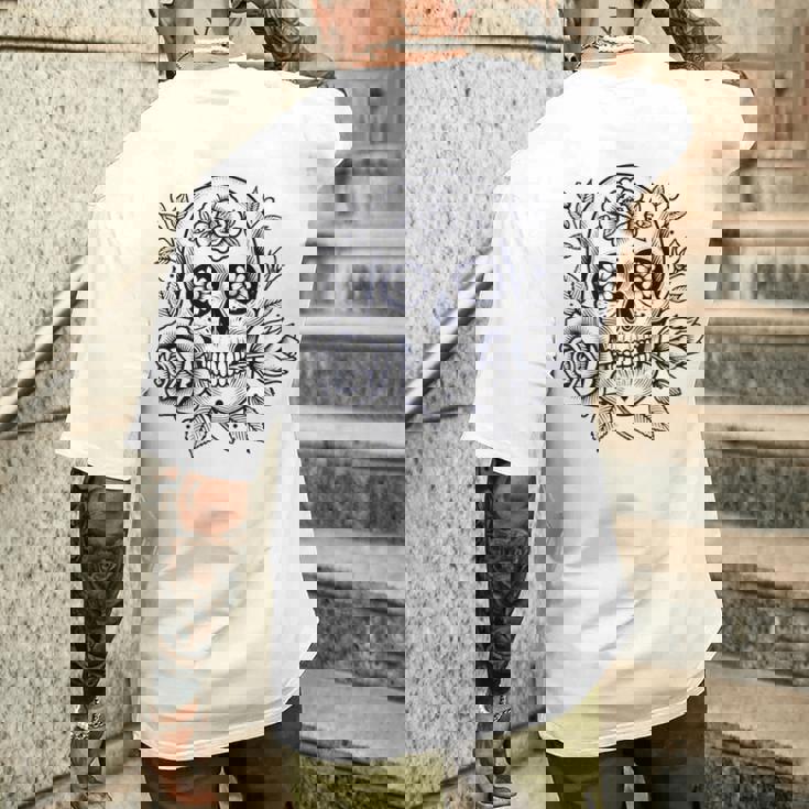 スカルと花の伝統的なタトゥースタイル メンズTシャツ バックプリント 彼への贈り物