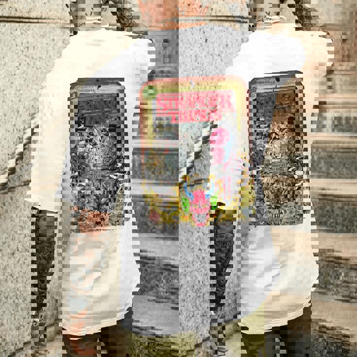 ストレンジャー・シングス プロモコミック The Partyecna セピア ヴィンテージ メンズTシャツ バックプリント 彼への贈り物