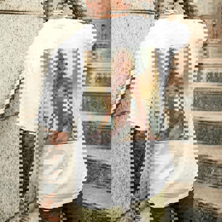 セクシーガールグラフィックtシャツ セクシーシッティングエンジェルピンナップバックプリント メンズTシャツ バックプリント 彼への贈り物