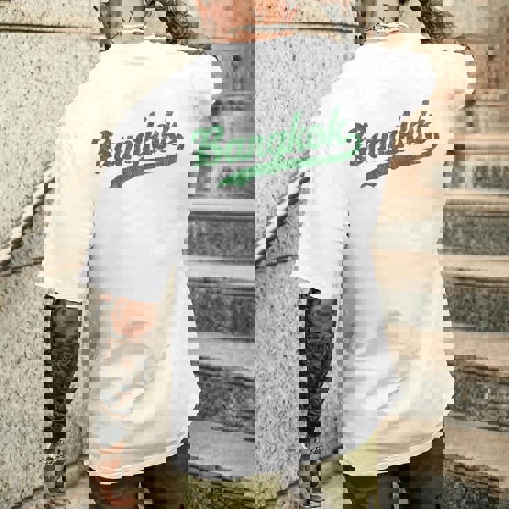 タイのバンコクビンテージスポーツグラフィック。 メンズTシャツ バックプリント 彼への贈り物