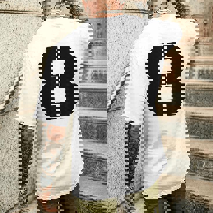 タイポグラフィ 太字 ステンシル 8番 数字 8 メンズTシャツ バックプリント 彼への贈り物