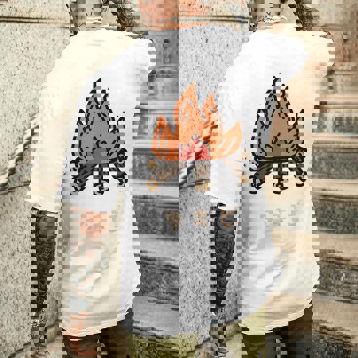 タキビ 焚き火 たきび キャンプ イラスト かわいい おもしろ キャンプグッズ メンズTシャツ バックプリント 彼への贈り物