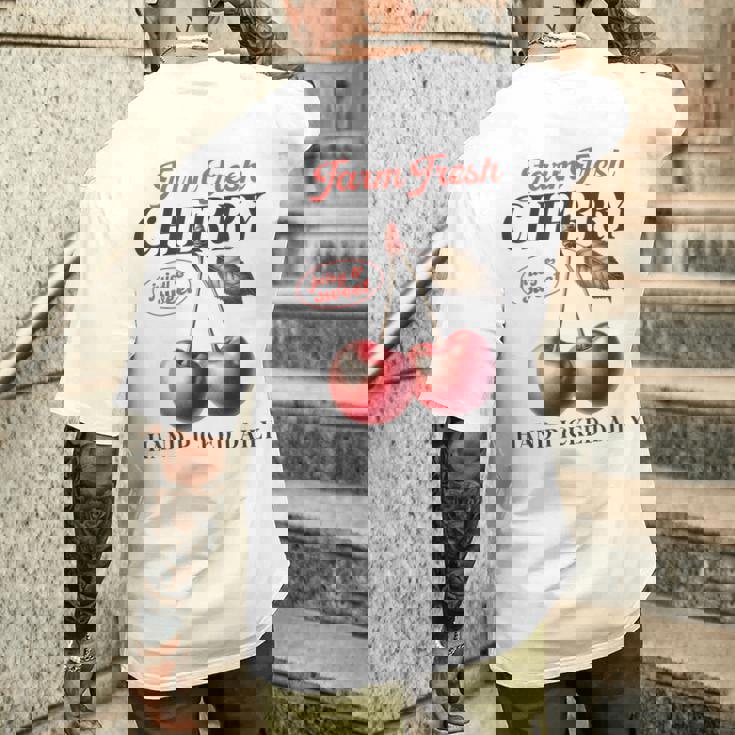 チェリーフルーツ スイートジューシーレッドチェリー 食通ギフト メンズTシャツ バックプリント 彼への贈り物