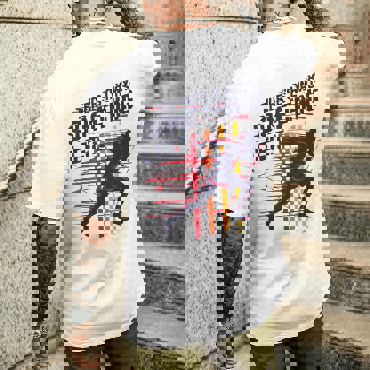 トラックアンドフィールド常に何かが残っている メンズTシャツ バックプリント 彼への贈り物