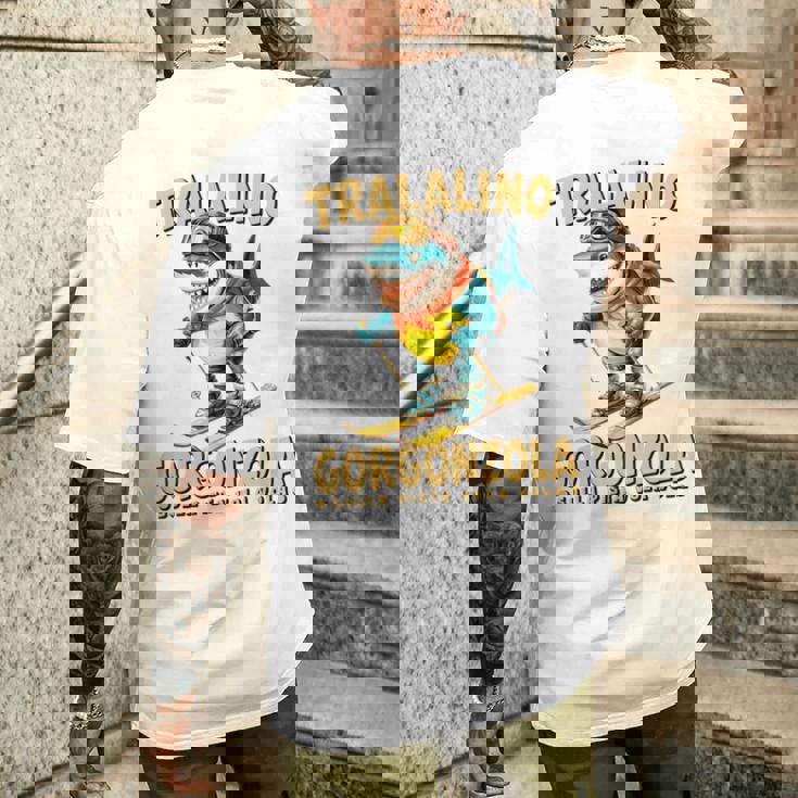 トララリーノ・ゴルゴンゾーラ – トララレロチーズミッションのスキーシャーク。 長袖tシャツ メンズTシャツ バックプリント 彼への贈り物