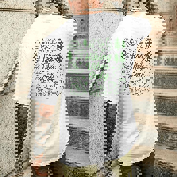 ハイキング バイブスオンリー 自然 落書き アート ミニマリスト 森林愛好家 メンズTシャツ バックプリント 彼への贈り物