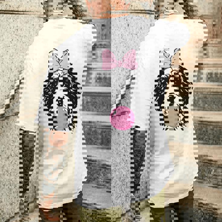 バブルガムを持つバーネドゥードル犬 メンズTシャツ バックプリント 彼への贈り物