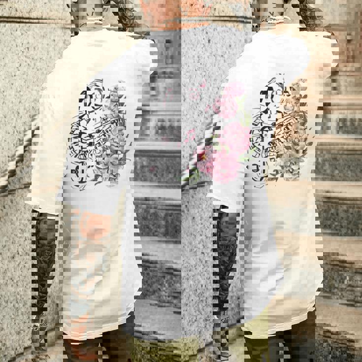 ピアノの鍵盤、音符、花 メンズTシャツ バックプリント 彼への贈り物