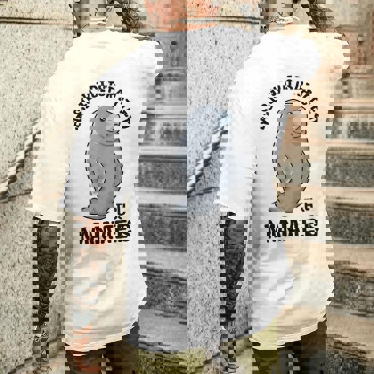 マナティーに気を取られる かわいい 海の動物 マナティー メンズTシャツ バックプリント 彼への贈り物