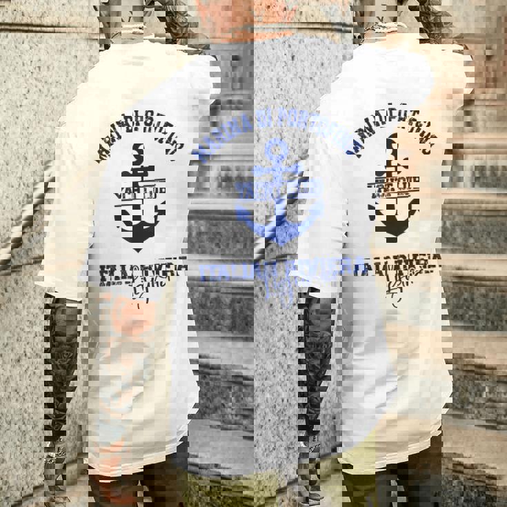 マリーナ・ディ・ポルトフィーノ イタリアン リビエラ ヨットクラブ ボートバケーション メンズTシャツ バックプリント 彼への贈り物