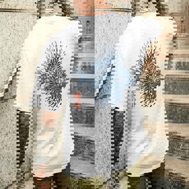 ミノカサゴ 水族館の魚飼育、水族館 メンズTシャツ バックプリント 彼への贈り物