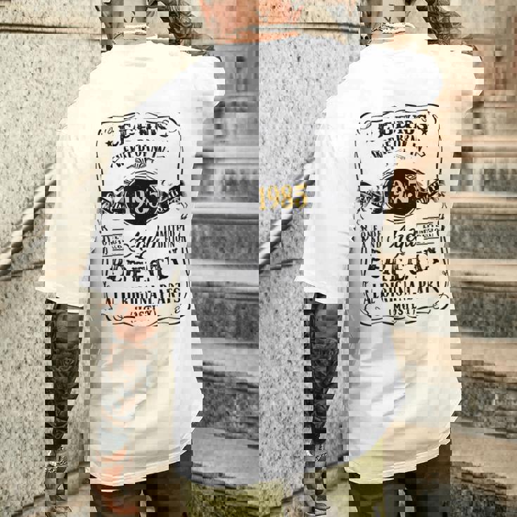 レジェンドは1985年に誕生した37歳の男性の誕生日 メンズTシャツ バックプリント 彼への贈り物