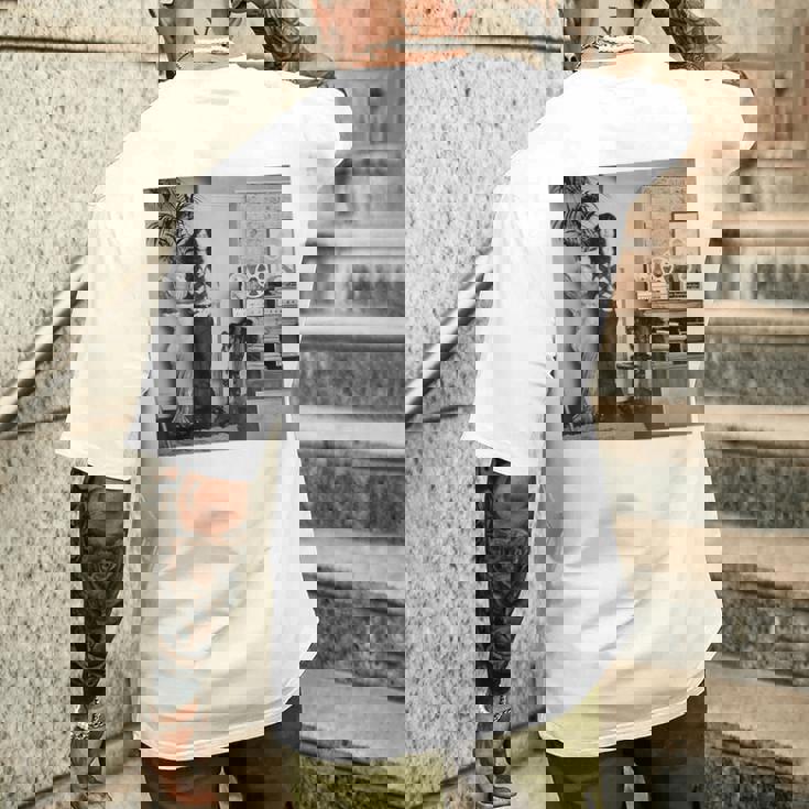 レッド・ツェッペリンのギタリスト、ジミー・ペイジ 1970 メンズTシャツ バックプリント 彼への贈り物