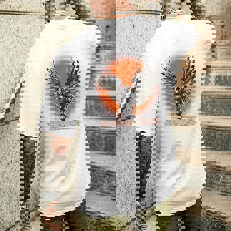 八咫烏 日本神話 霊鳥 化身 太陽 メンズTシャツ バックプリント 彼への贈り物