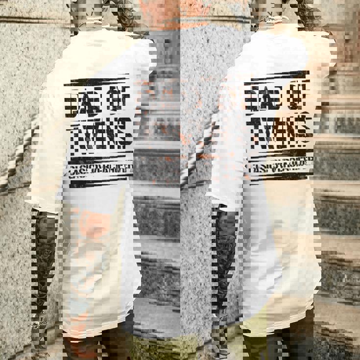 双子の父 父の日 双子のお父さん おもしろい 双子の父 メンズTシャツ バックプリント 彼への贈り物