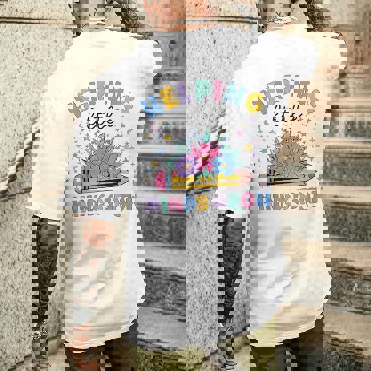 小さな心の成長を助ける ワイルドフラワー 幼稚園 先生 メンズTシャツ バックプリント 彼への贈り物