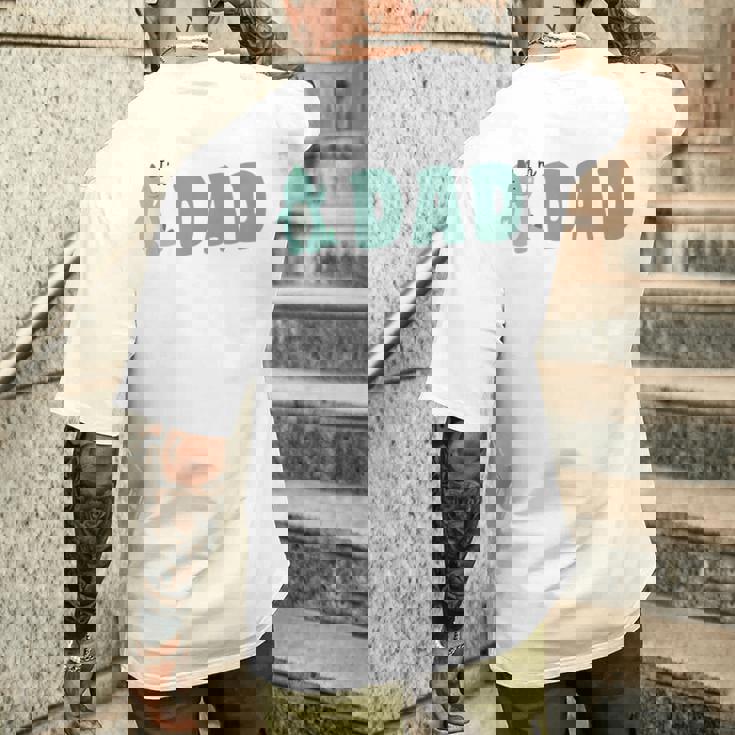 恐竜 かわいい 恐竜好き 家族 お揃い 親子ペア 親子コーデ 家族写真 お父さん 父 パパ I'm Dad メンズTシャツ バックプリント 彼への贈り物