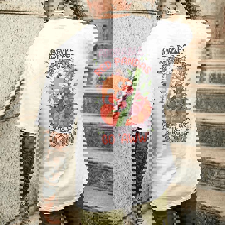 愛らしいレッサーパンダが世界を「Aww」にします。 メンズTシャツ バックプリント 彼への贈り物