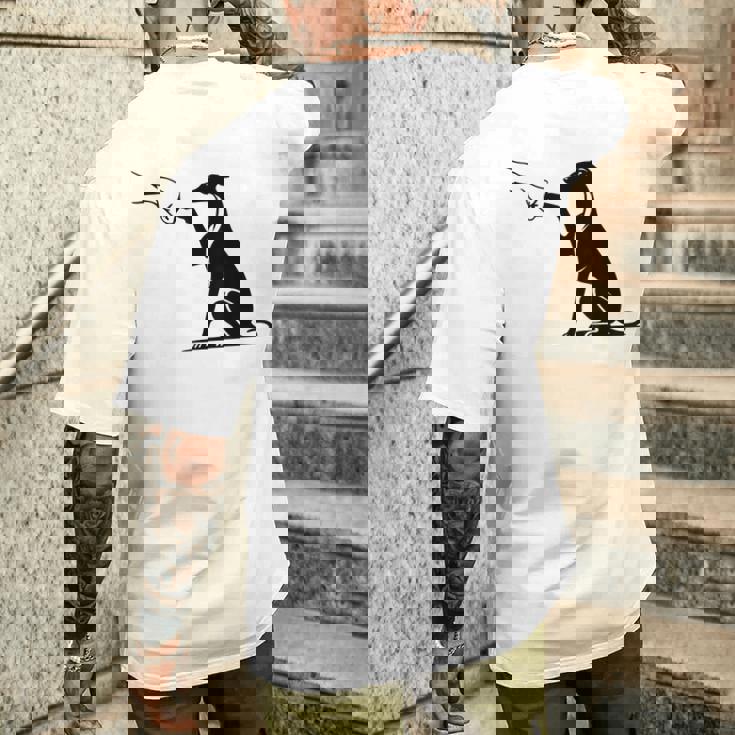 手を持つかわいいウィペット、ウィペットのママ メンズTシャツ バックプリント 彼への贈り物