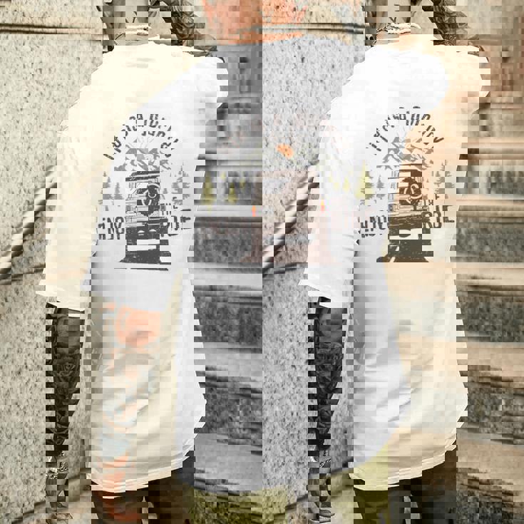 旅 おもしろ キャンプ 楽しい 登山 アウトドア キャンピングカー 人生は旅だ メンズTシャツ バックプリント 彼への贈り物