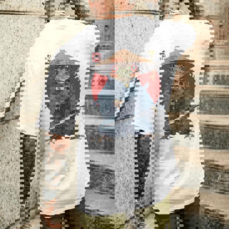 日本の侍カエルの戦士浮世サムライヒキガエルバックプリント。 メンズTシャツ バックプリント 彼への贈り物