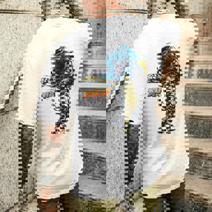 決めポーズの猫イラスト Pawの文字が光るダンス風デザイン メンズTシャツ バックプリント 彼への贈り物