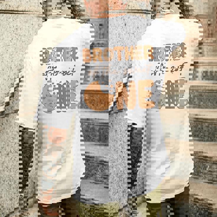 甘いものの兄弟 クッキーとミルクの誕生日パーティー メンズTシャツ バックプリント 彼への贈り物