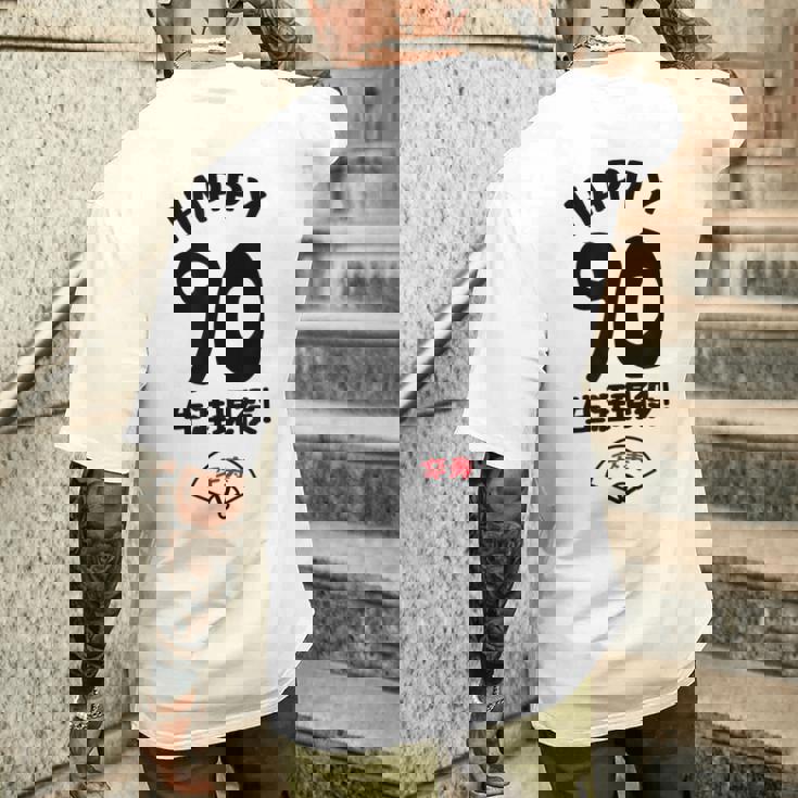 生涯現役 この身体９０年目 まだまだ行くぜ ハッピー ９０歳 卒寿祝い 長寿祝い おもしろ 卒寿 メンズTシャツ バックプリント 彼への贈り物