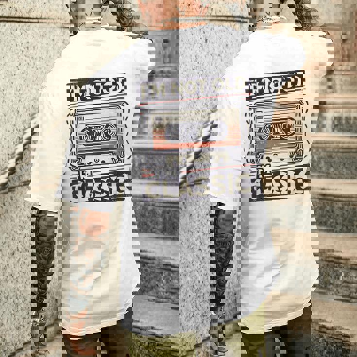 私は老けていない 私はクラシック 面白いレトロ テクニック メンズTシャツ バックプリント 彼への贈り物