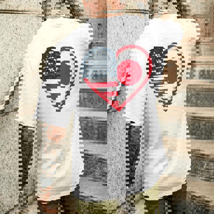 米国 アメリカ 日本 ハートフラッグ 二重国籍。 メンズTシャツ バックプリント 彼への贈り物