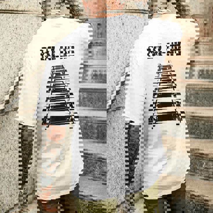 線路付きレールライフ 鉄道作業員と鉄道模型用 メンズTシャツ バックプリント 彼への贈り物