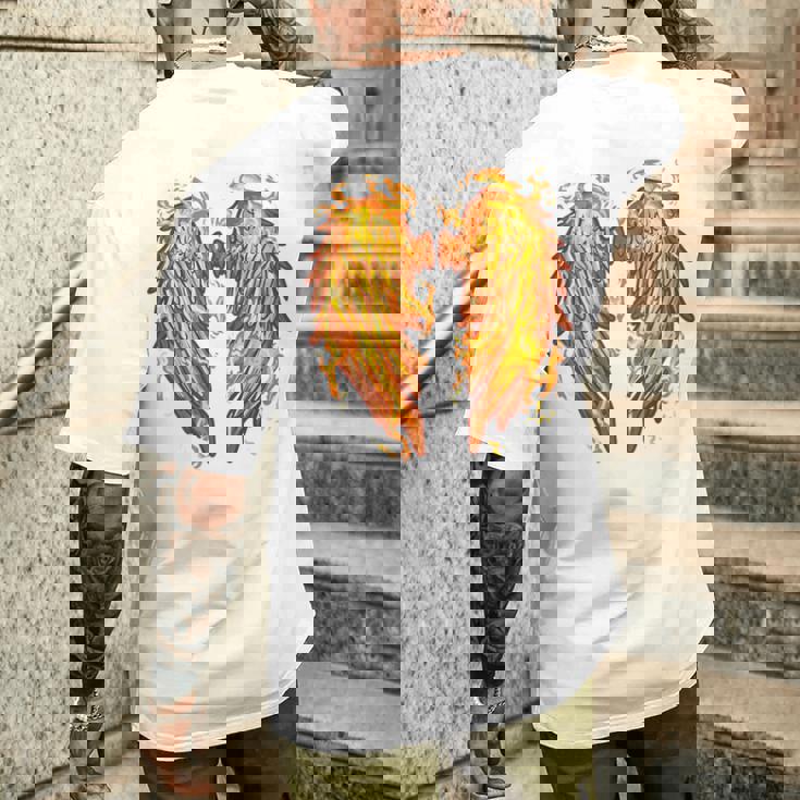裏面に燃える天使の翼 火の羽 メンズTシャツ バックプリント 彼への贈り物