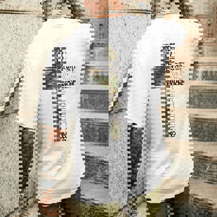 迷彩 スペイン語 聖書 一節 クリスティアーノerso メンズTシャツ バックプリント 彼への贈り物