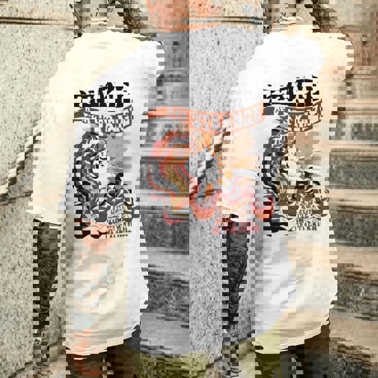 雨から顔が出てきて変な人が多いアパレル メンズTシャツ バックプリント 彼への贈り物