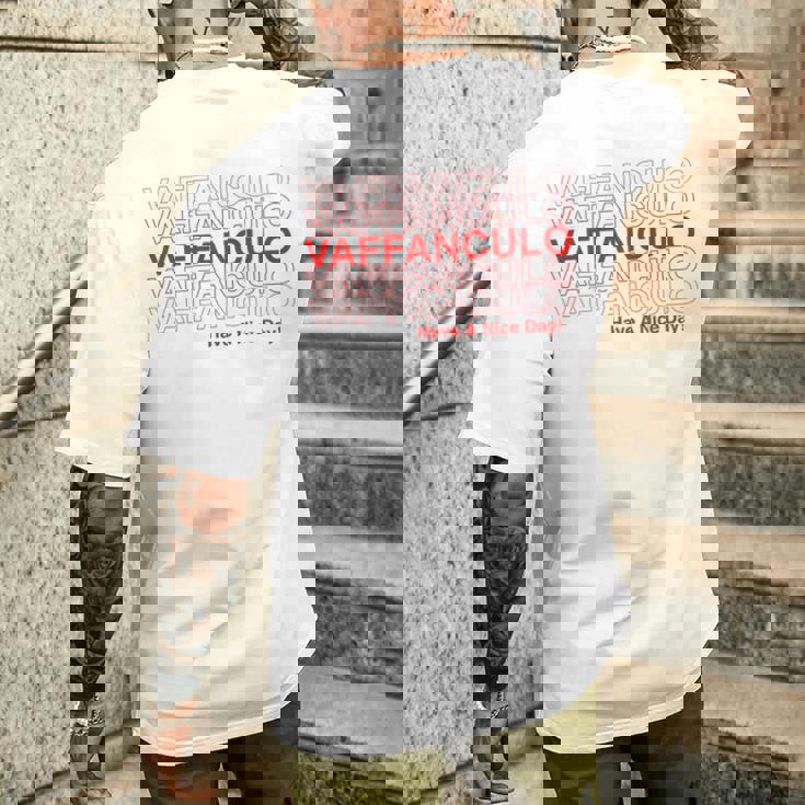 面白いvaffanculoデザイン イタリア語で素敵な一日を。 メンズTシャツ バックプリント 彼への贈り物