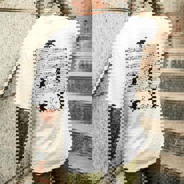 音楽譜上の遊ぶ猫のシルエットデザイン ピアノ音符 遊び心のある猫 猫 ジョーク かわいい 動物好き ギャグ好き メンズTシャツ バックプリント 彼への贈り物