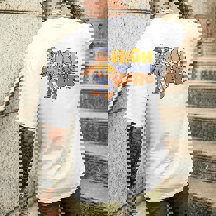 高圧ヒーロー 電子技術者 電気技師 メンズTシャツ バックプリント 彼への贈り物