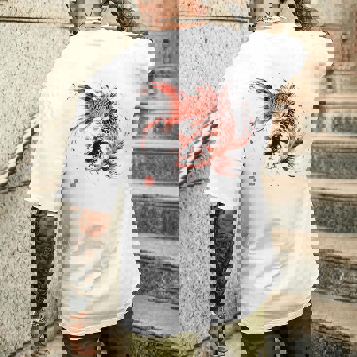 鯉 赤黒 アクアリウム ニシキゴイ 観賞魚 イラスト バックプリント メンズTシャツ バックプリント 彼への贈り物