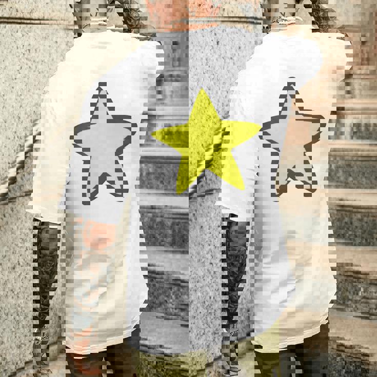 黄色い星と黒のアウトライン メンズTシャツ バックプリント 彼への贈り物