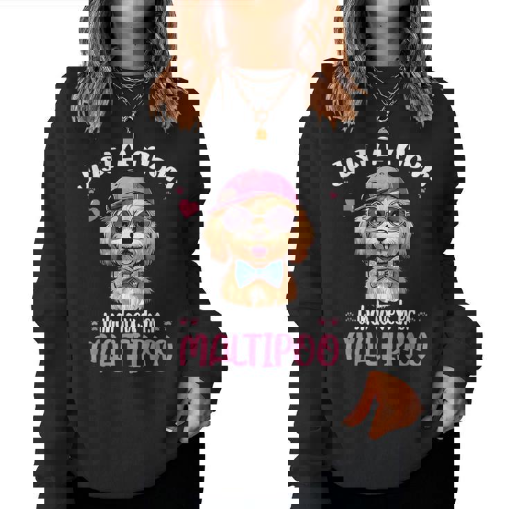 Just Mom Who Loves Her Maltipooママ レディーススウェットシャツ