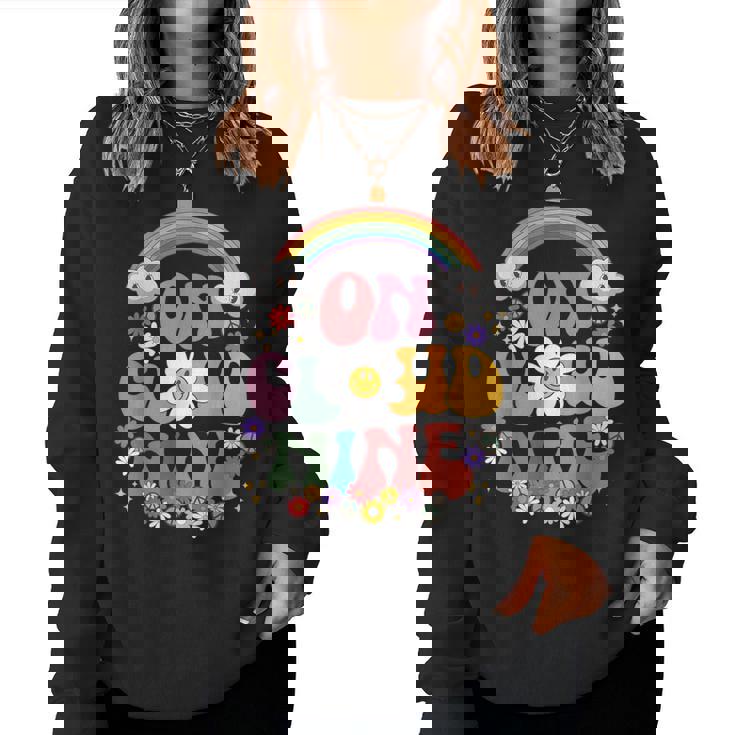 On Cloud Nine Birthday シャツ 9歳の誕生日 女の子 面白い レトロ レディーススウェットシャツ